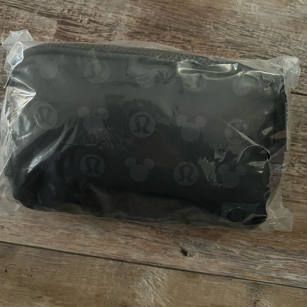 NEW DISNEY X LULULEMON EVERYWHERE BELT BAG MICKEY LOGO - Picture 8 of 10